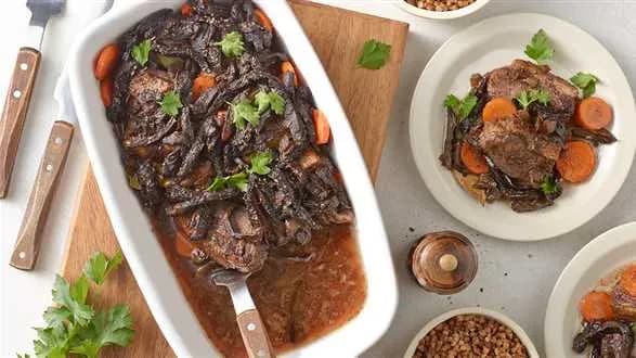 Piersi z gęsi z podgrzybkami lub borowikami