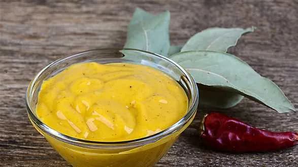 Pieczone frytki warzywne z dipem curry