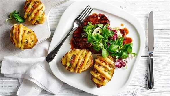 Faszerowane ziemniaki z pikantną, grillowaną karkówką