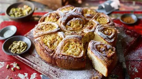 Bułeczki drożdżowe z ananasem