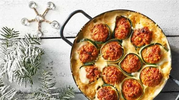 Zapiekane cannelloni z cukinii i mięsa mielonego w sosie beszamelowym