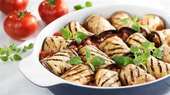 Zapiekanka z mięsa mielonego i bakłażana z serem mozzarella