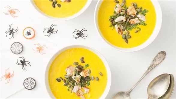 Zupa z dyni i makaronem z szynki