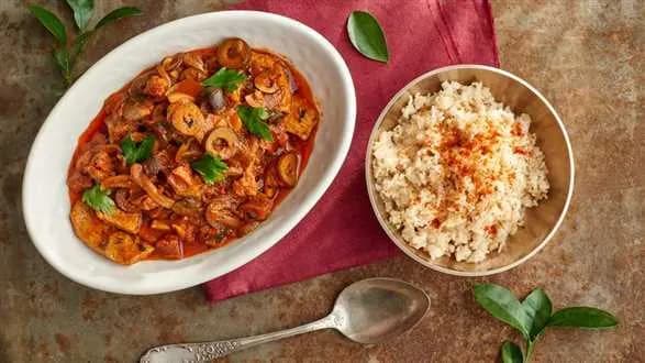 Wieprzowina sauté w sosie pomidorowym z chorizo i oliwkami