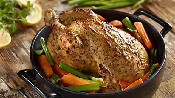 Kurczak w musztardzie na pieczonych warzywach