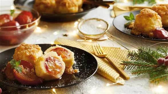 Knedle ze śliwkami w polewie miodowo-migdałowej