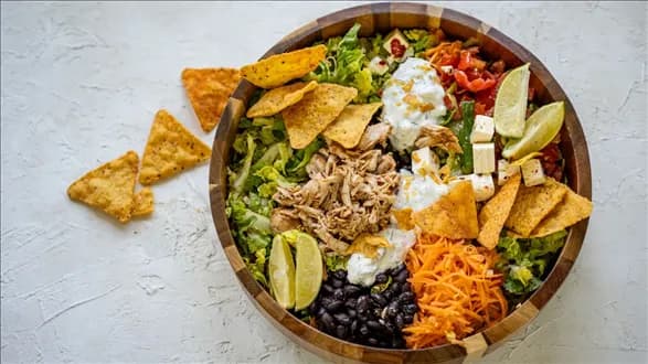 Sałatka z grillowanym kurczakiem MCS