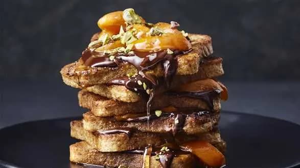 Tosty francuskie z karmelizowanymi owocami