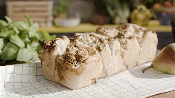 Chlebek odrywany z serem pleśniowym i gruszką