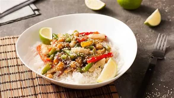 Stir-fry z ciecierzycy z ryżem