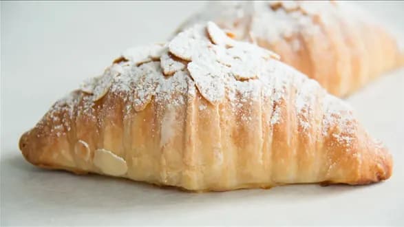 Mięciutkie rogaliki drożdżowe