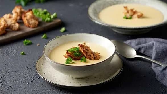 Zupa serowo-cebulowa