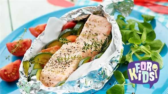 Kolorowa ryba w srebrnych papilotach