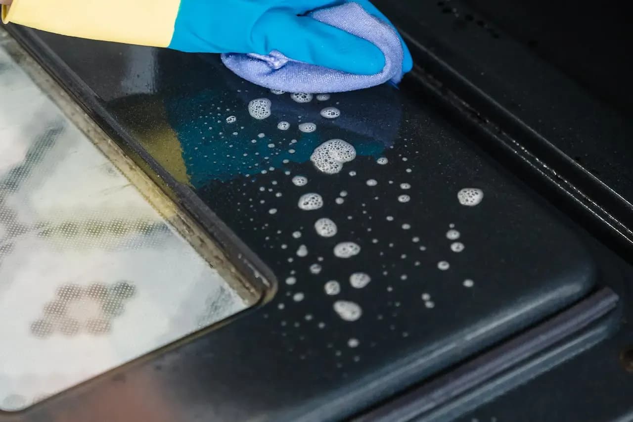 Jak wyczyścić szybę w piekarniku Bosch bez zarysowań i wysiłku