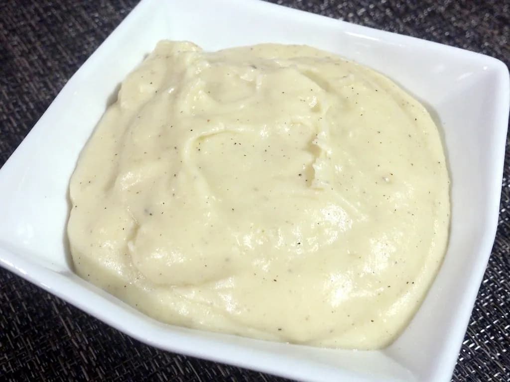 Jak zrobić sos beszamel? Kremowa baza do wielu pysznych dań