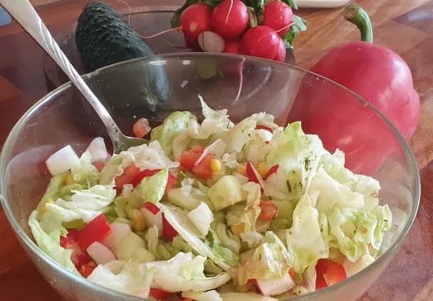 Lekka sałatka do grilla w 10 minut? Oto TOP przepis na hit tego lata