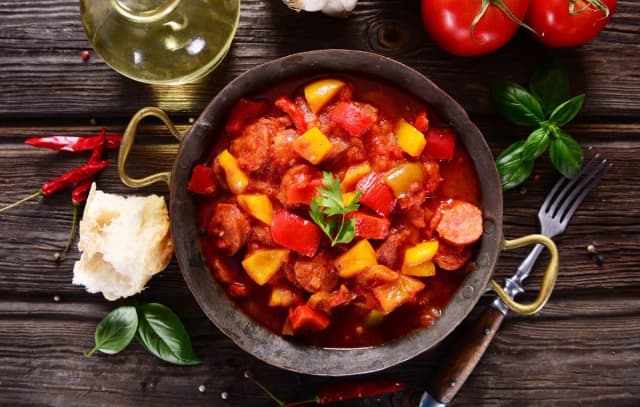 Jakie przyprawy do leczo? Odkryj sekrety smaku idealnego dania