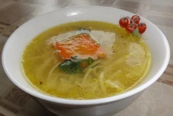 Jak uzyskać intensywny smak w rosole z kaczki i kurczaka? Rady!