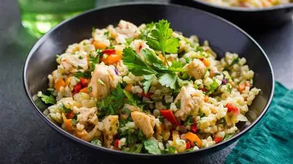 10 przepisów z ugotowanej kaszy jęczmiennej - szybkie i smaczne