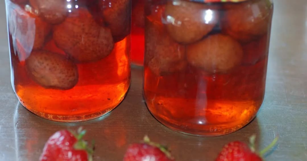 Zamknij smak lata w słoiku kompotu z truskawek! Oto łatwy przepis