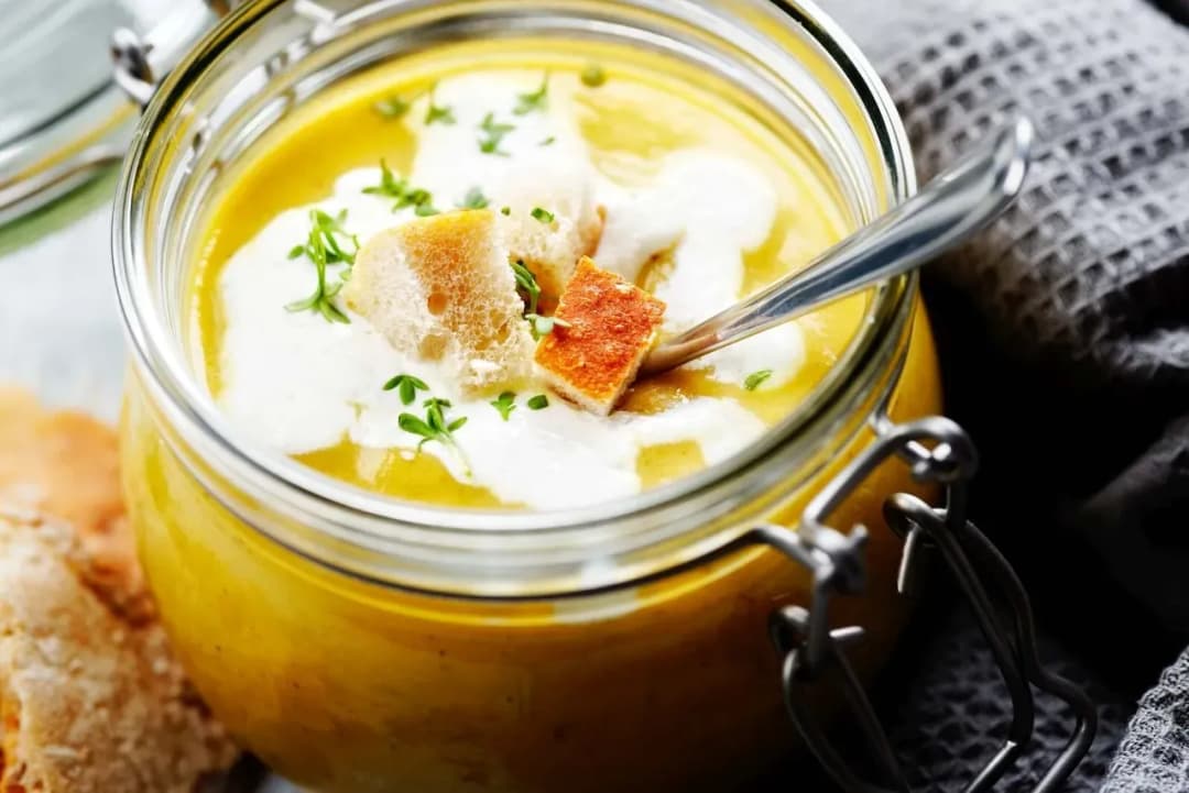 Ile może stać zupa? Sprawdź, kiedy staje się niebezpieczna do jedzenia