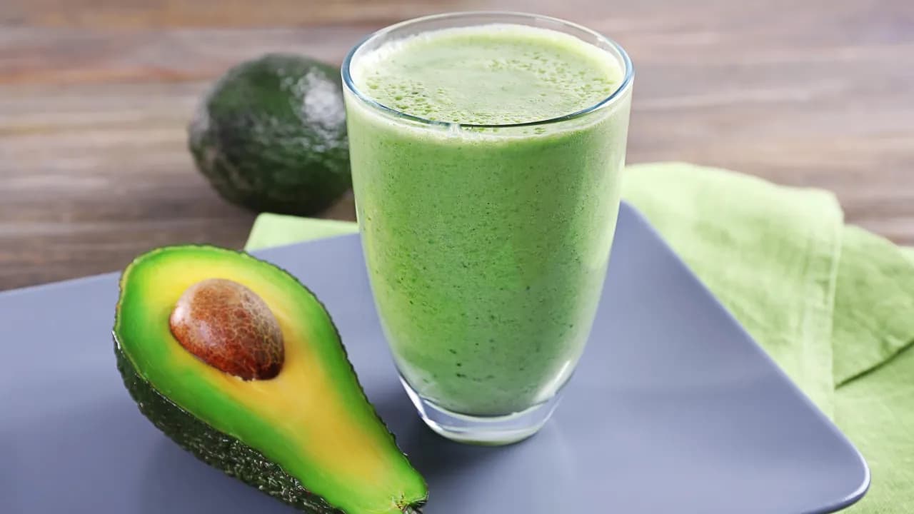 Przepisy na koktajle fit: zdrowe smoothie dla lepszej sylwetki i energii