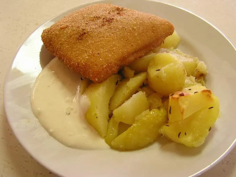 Zapomniana polska przekąska? Przepis na ser smażony z kminkiem