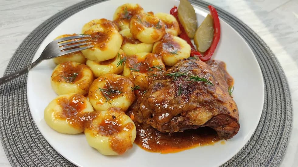 Jak smażyć udka z kurczaka na patelni: sekrety soczystego mięsa