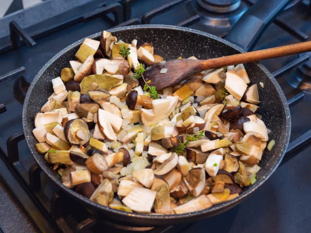 Dlaczego Twój sos grzybowy nie smakuje jak w restauracji? Rady