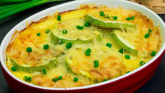 8 kreatywnych przepisów na dużą cukinię bez marnowania warzyw