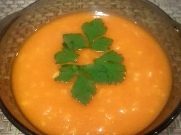 Jak ugotować zupę pomidorową z ryżem – prosty przepis na smaczną zupę