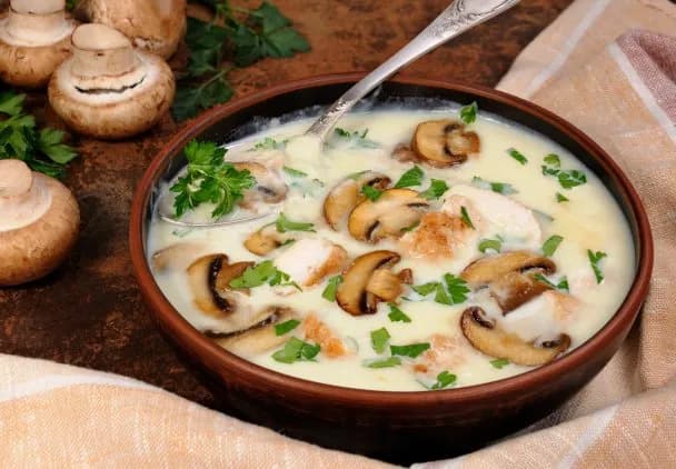 Zupa pieczarkowa jak od szefa? Przepis do kulinarnego sukcesu