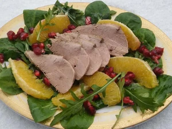 Idealne sałatki do gęsi pieczonej, które zachwycą Twoich gości