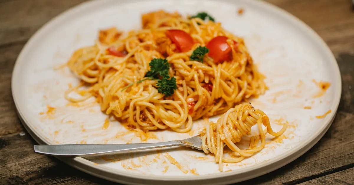 Zupa szczawiowa z ryżem czy makaronem? Oto kulinarne dylematy