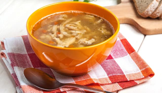 Jakie przyprawy dodać do flaków, by uzyskać niezapomniany smak?