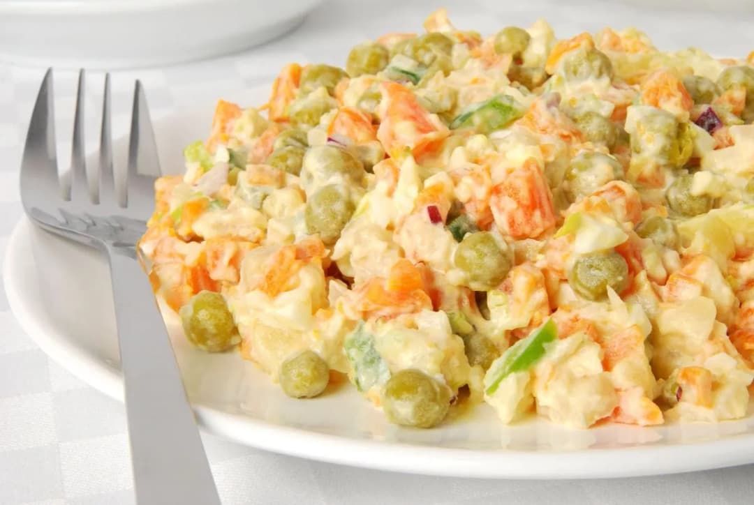 Czy można zamrozić sałatkę jarzynową? Oto, co musisz wiedzieć