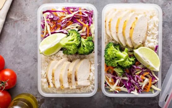 Przepisy na zdrowy lunch do pracy, które zaoszczędzą Twój czas