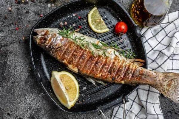 Jak długo smażyć pstrąga na patelni: 5 sprawdzonych zasad perfekcyjnej ryby