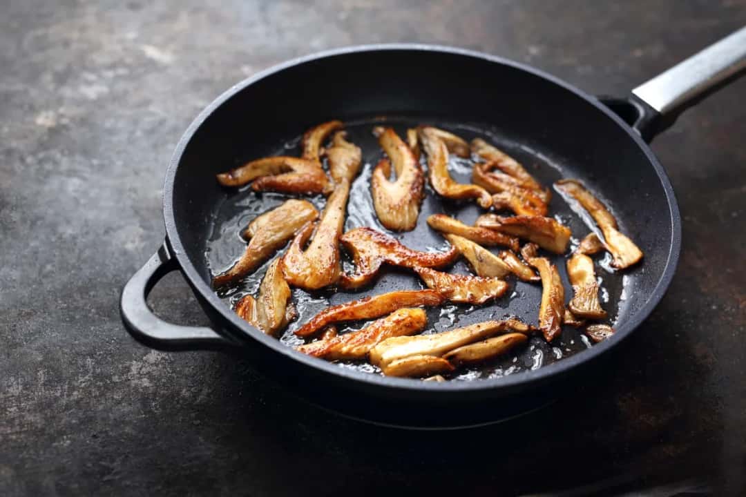 Jak przyrządzić boczniaki na patelni w 5 minut: sprawdzony przepis kucharza