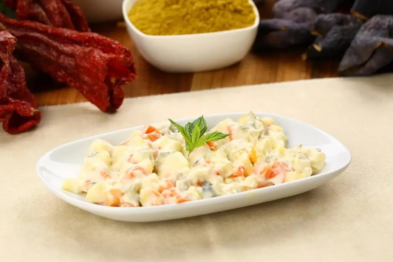 Sałatka jarzynowa ile może stać? Odkryj, jak uniknąć psucia się