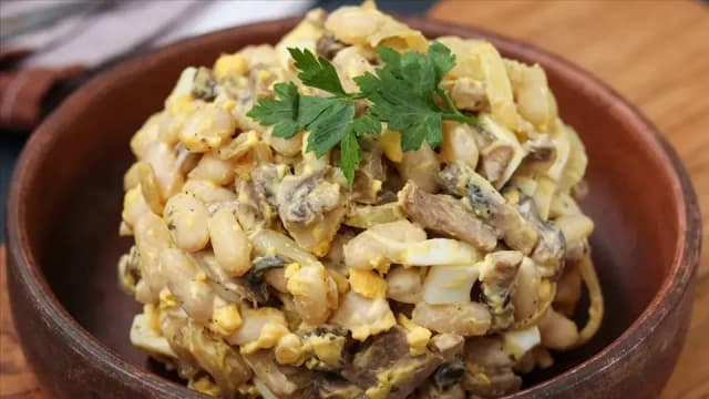 Jak zrobić sałatkę z pieczarek - prosty przepis na smaczną przekąskę