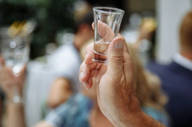 Czy po whisky jest kac? Poznaj przyczyny i sposoby na uniknięcie kaca
