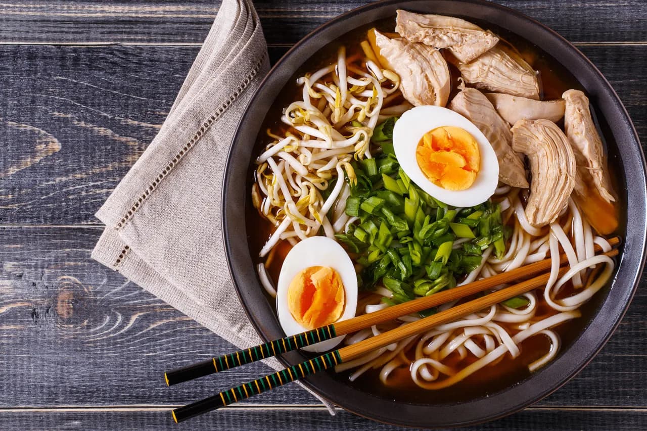 Gdzie kupić makaron ramen? Sprawdzone miejsca i porady zakupowe