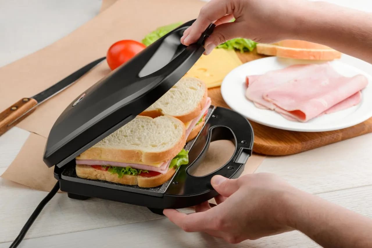 Jak wybrać niezawodny opiekacz do grzanek? Przewodnik zakupowy