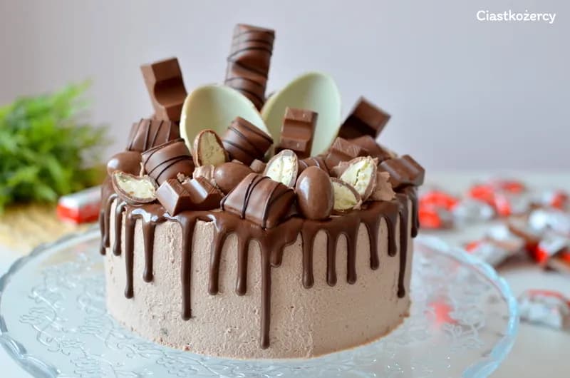 Jak zrobić tort urodzinowy z Kinderków: przepis krok po kroku
