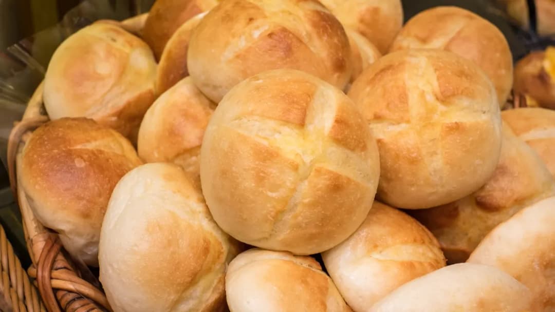 Prosty przepis na domowe bułki sojowe - szybkie i zdrowe pieczywo na co dzień