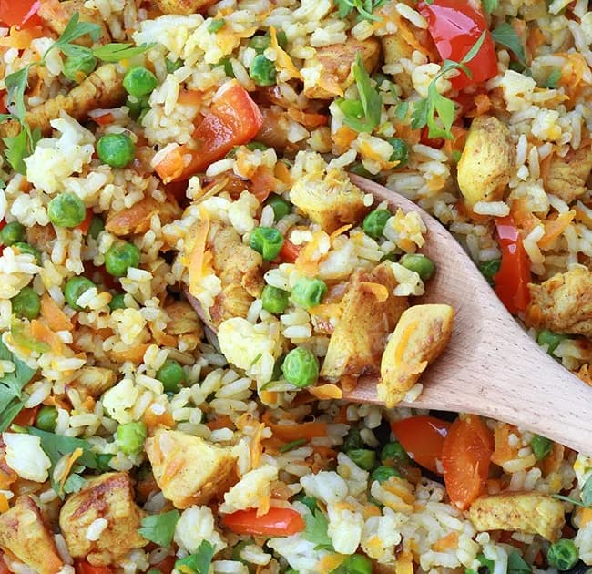 Zdrowy ryż z kurczakiem - łatwy przepis na pyszne i odżywcze danie