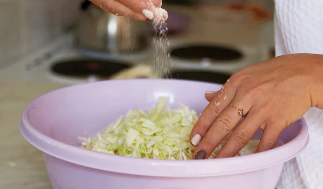 Sól do kiszenia kapusty: Ile użyć dla najlepszego smaku? Sprawdźmy