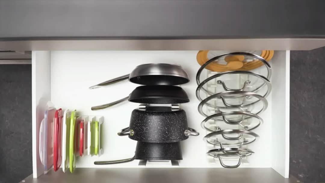 Jak zrobić stojak na patelnie i zaoszczędzić miejsce w kuchni