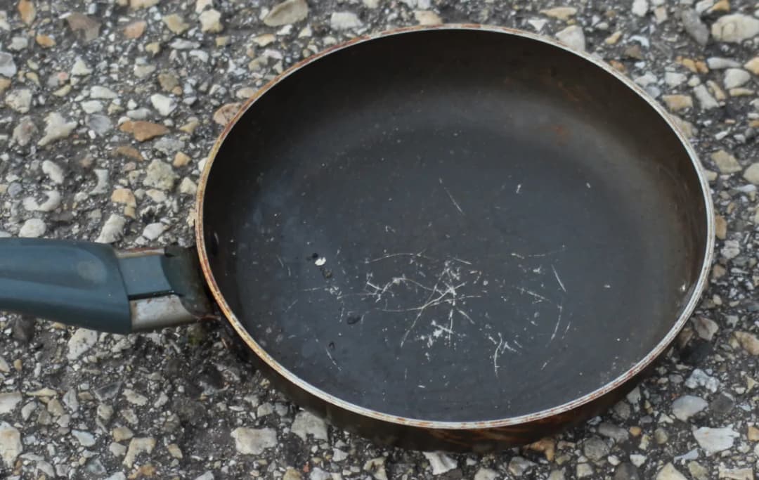 Jak odnowić patelnię teflonową i przywrócić jej idealny stan